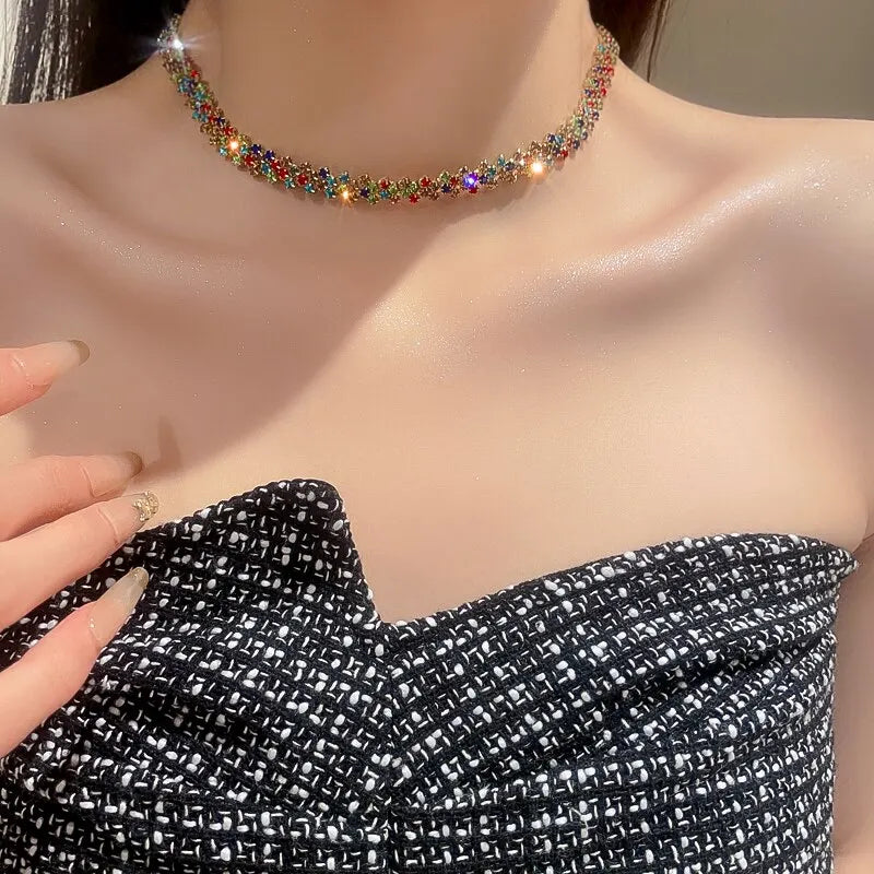 Colar Luxuoso com Strass – Brilho e Elegância para Todas as Ocasiões